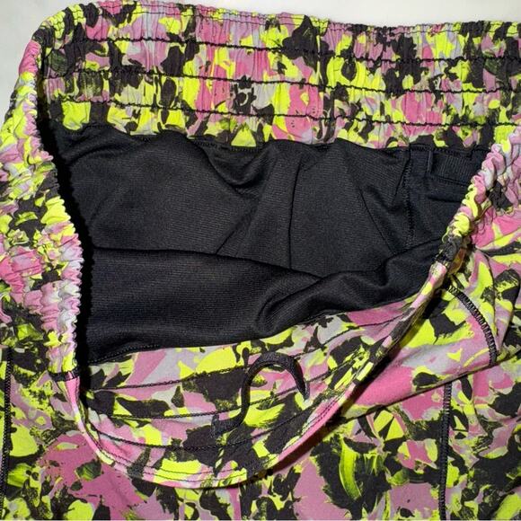 Lululemon Hotty Hot High-Rise Lined Short 2.5" Inflected Highlight Yellow Blk 6 - Picture 8 of 11